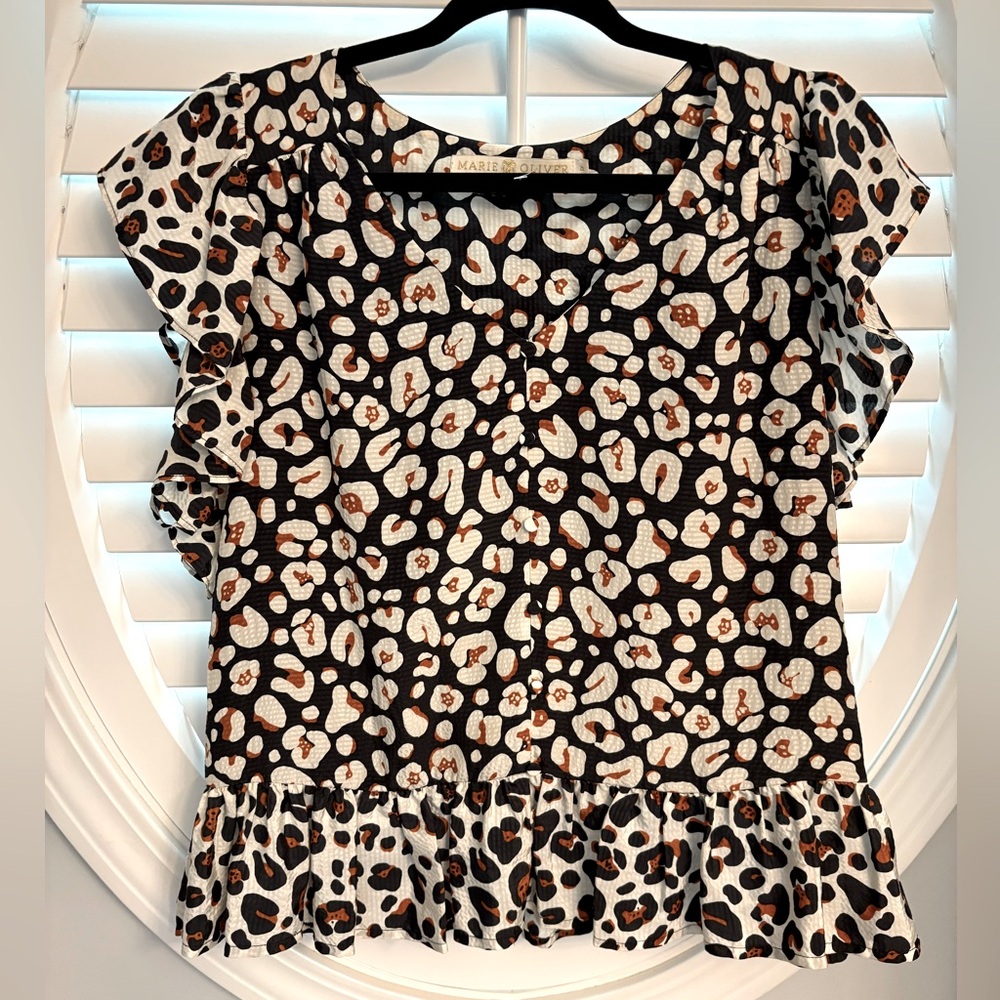 Marie Oliver leopard ruffle top size medium‎
